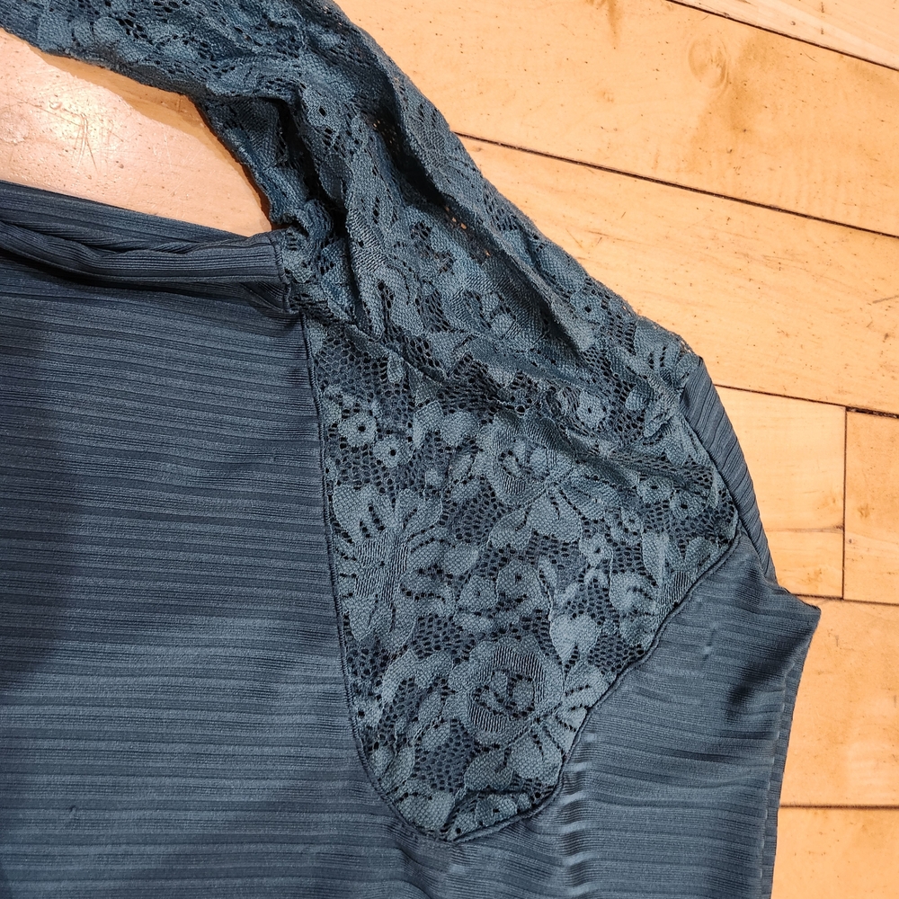 Elegant Teal Lace Sleeve Top - Picture 5 of 6